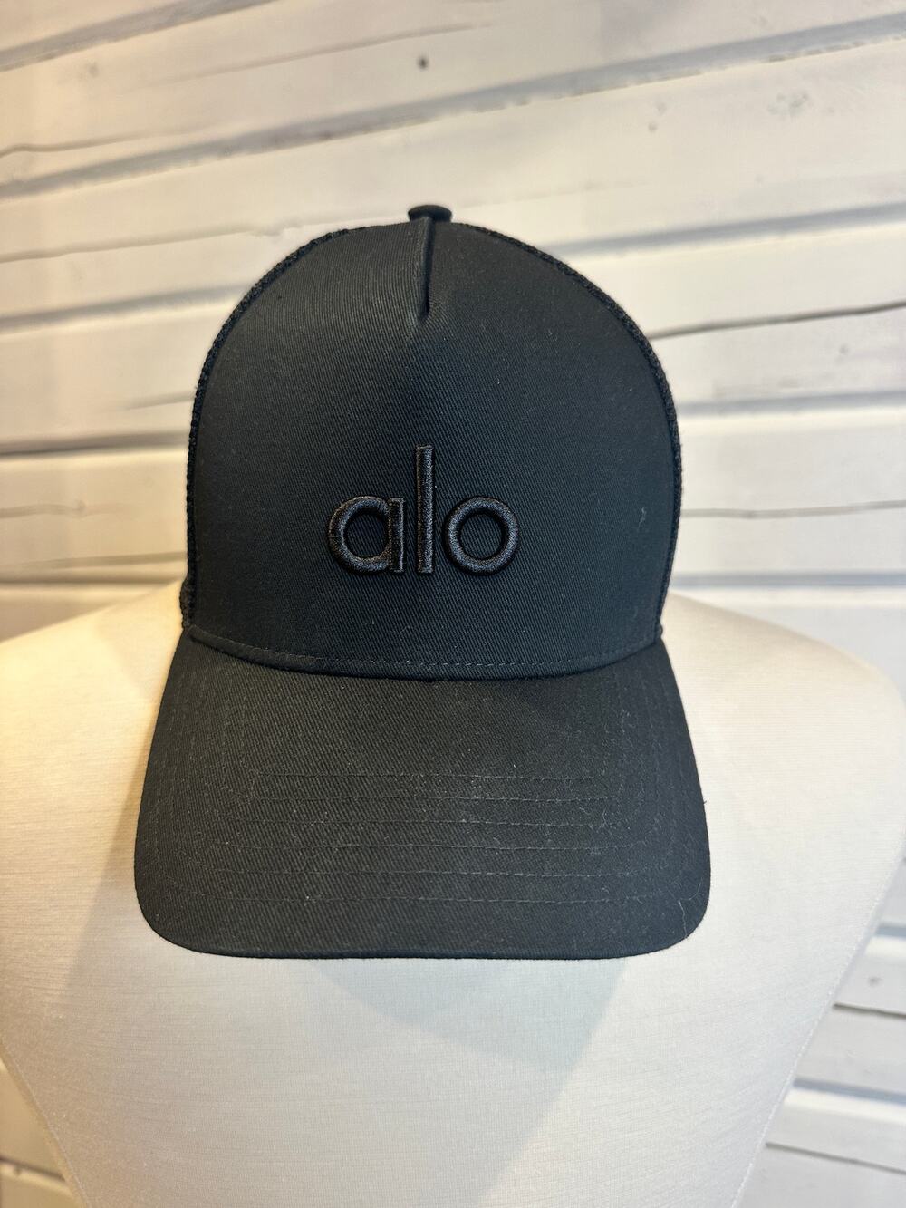 Unisex ALO Yoga Black Performance Trucker Hat Cap Mesh Snapback